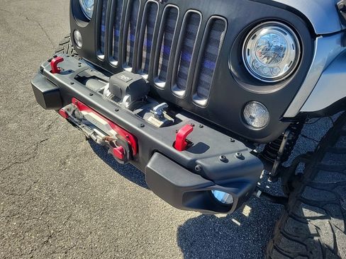 Used 2018 Jeep Wrangler Unlimited Rubicon AWD/4WD image 15