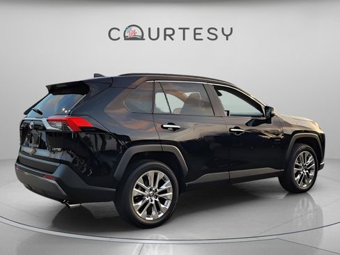 Used 2021 Toyota RAV4 Limited image 5