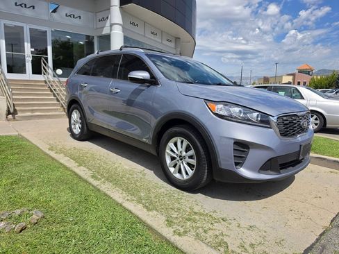 Used 2019 Kia Sorento AWD w/ LX Convenience Package image 3
