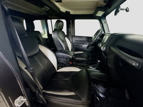 Used 2017 Jeep Wrangler Unlimited Sport w/ Connectivity Group image 28