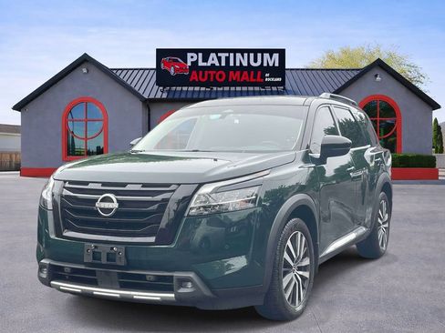 Used 2022 Nissan Pathfinder Platinum w/ Cargo Package AWD/4WD image 3
