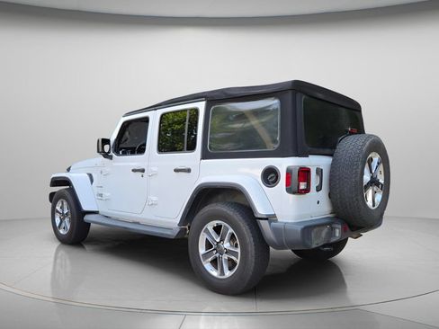 Used 2018 Jeep Wrangler Unlimited Sahara AWD/4WD image 4