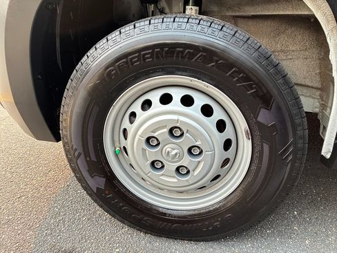 Used 2025 RAM ProMaster 2500 w/ Convenience Group FWD image 23