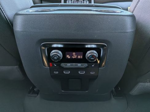 Used 2024 GMC Yukon Denali w/ Denali Reserve Package image 31