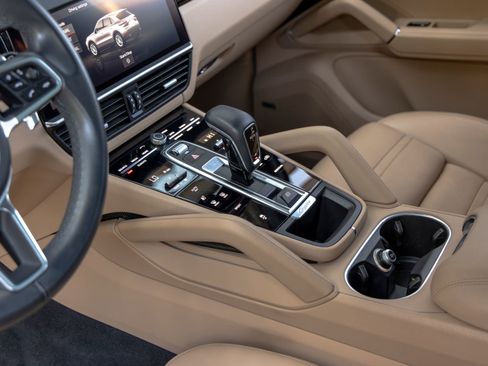Used 2020 Porsche Cayenne image 40