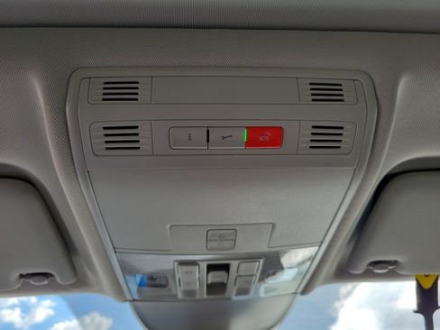 New 2026 Volkswagen Taos SE FWD image 31