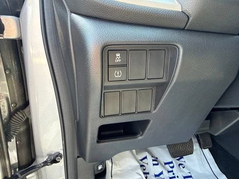 Used 2019 Honda CR-V LX image 17