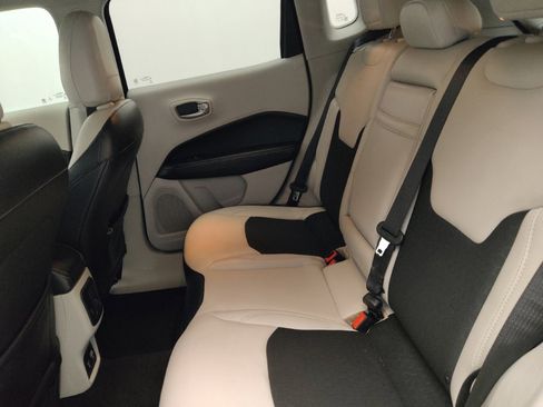 Used 2018 Jeep Compass Latitude w/ Popular Equipment Group FWD image 18