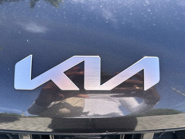 Used 2023 Kia Carnival EX w/ Paint Protection Package FWD image 10
