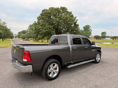 Used 2020 RAM 1500 Classic SLT w/ Luxury Group RWD image 4