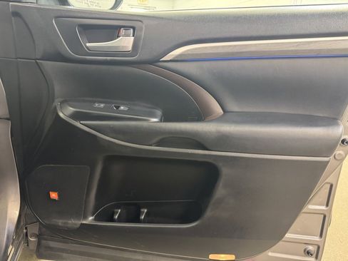 Used 2019 Toyota Highlander Limited Platinum image 31