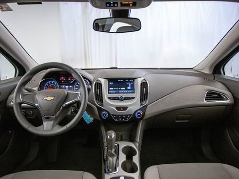 Used 2018 Chevrolet Cruze LS image 12