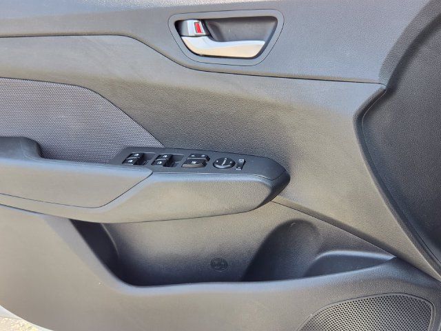 Used 2022 Hyundai Accent Limited FWD image 25