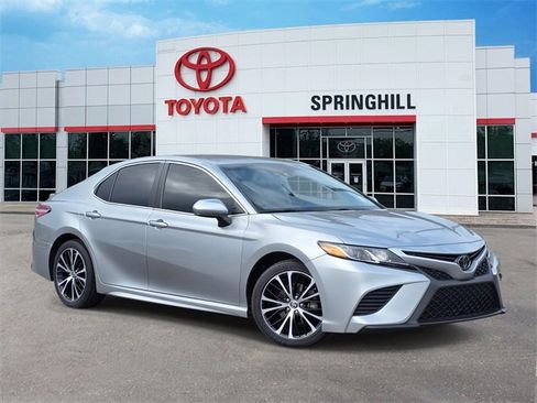 Used 2020 Toyota Camry SE image 1