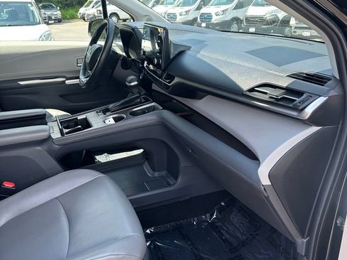 Used 2021 Toyota Sienna XLE w/ XLE Plus Package FWD image 36