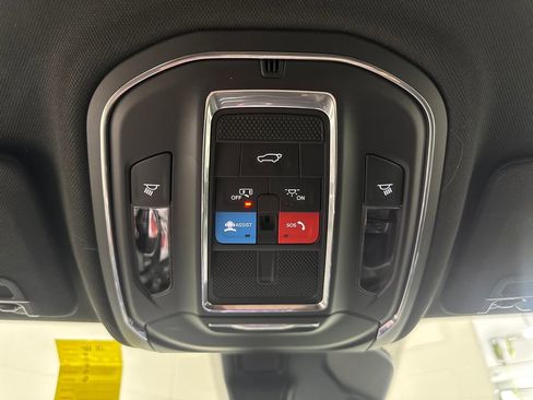 Used 2025 Jeep Grand Cherokee Altitude image 48