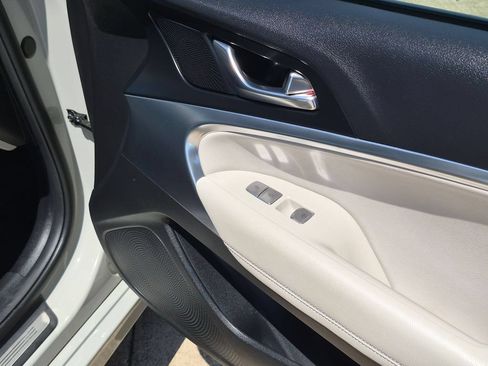 Used 2025 Genesis G70 2.5T RWD image 35