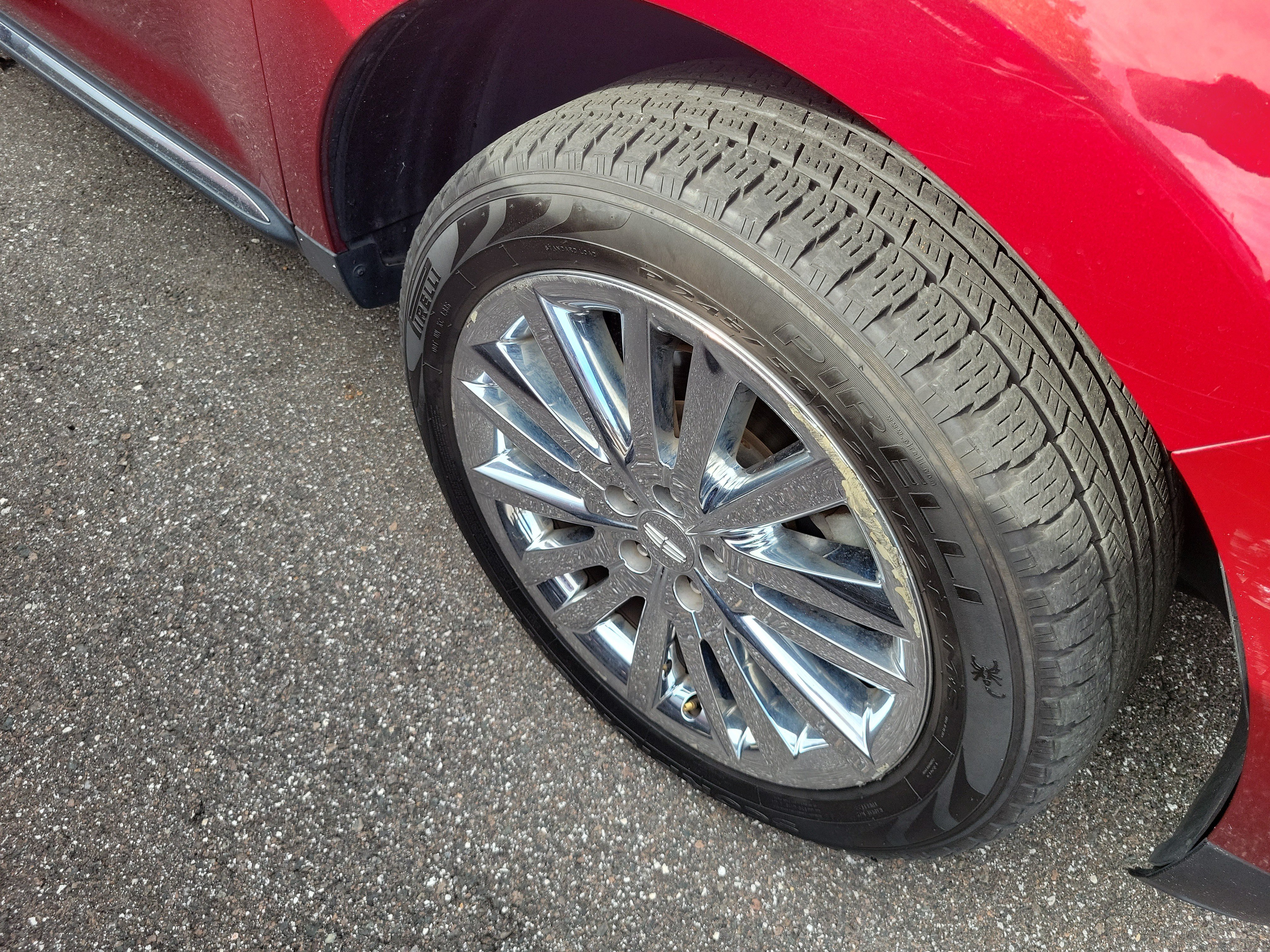 Used 2013 Lincoln MKX FWD image 4