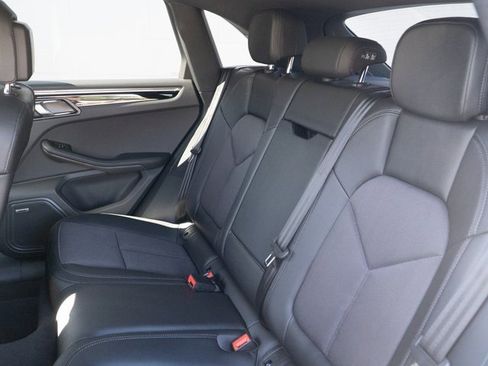 Certified 2025 Porsche Macan image 18