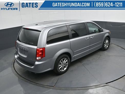 Used 2016 Dodge Grand Caravan SE image 48