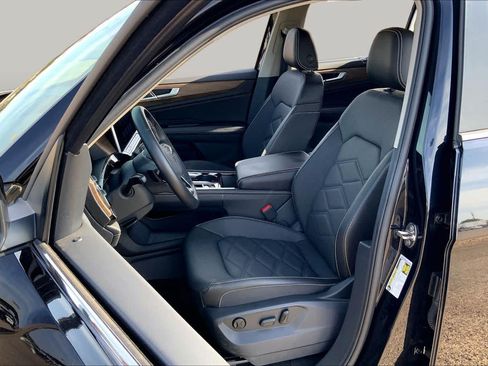 Used 2026 Volkswagen Atlas SE FWD image 8