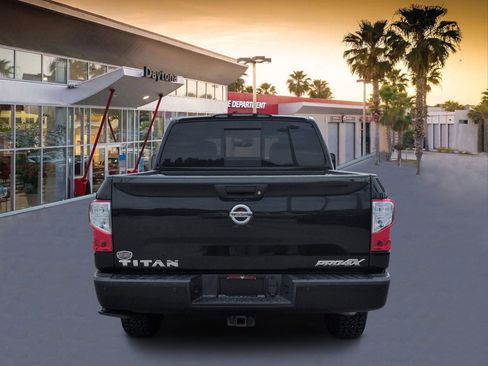Used 2019 Nissan Titan PRO-4X w/ Pro-4x Convenience Package AWD/4WD image 4