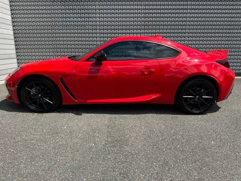 Used 2022 Toyota GR86 Premium w/ ALL Weather Mat Package (TMS) RWD image 2