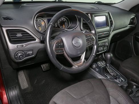Used 2019 Jeep Cherokee Latitude w/ Cold Weather Group image 20