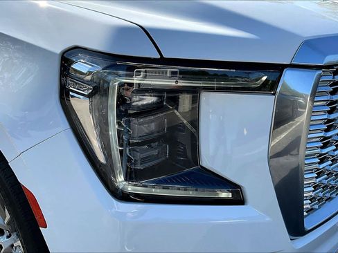 Used 2022 GMC Yukon Denali w/ Denali Premium Package image 27