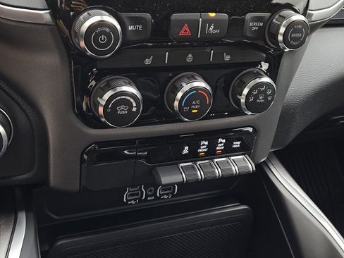 New 2026 RAM 1500 4x4 Crew Cab image 19