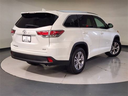 Used 2015 Toyota Highlander XLE image 2