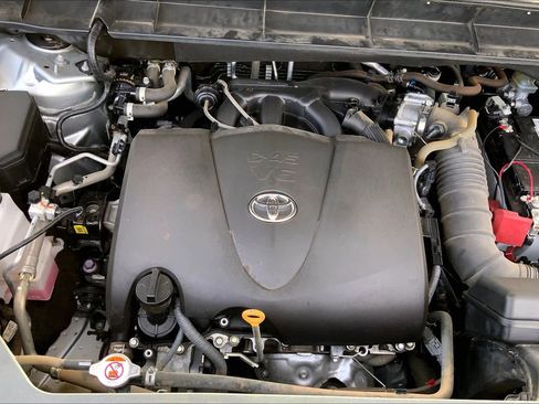 Used 2022 Toyota Highlander XLE image 33