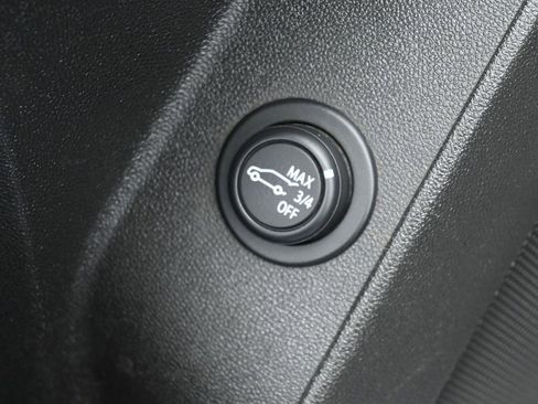 Used 2020 Chevrolet Equinox LT image 16