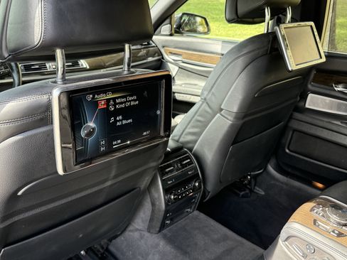 Used 2014 BMW 750Li image 22