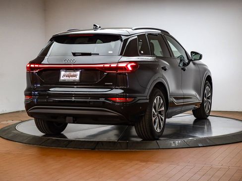 New 2025 Audi Q6 e-tron Premium AWD/4WD image 9