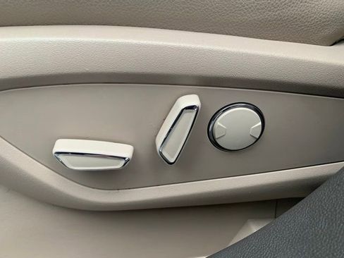 Used 2022 Lincoln Nautilus FWD w/ Premium Package image 14