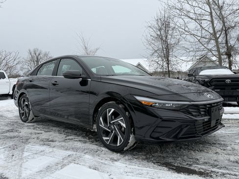 Used 2024 Hyundai Elantra Limited image 14