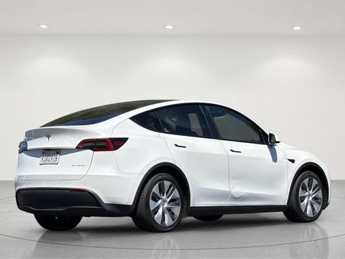 Used 2023 Tesla Model Y Long Range AWD/4WD image 5