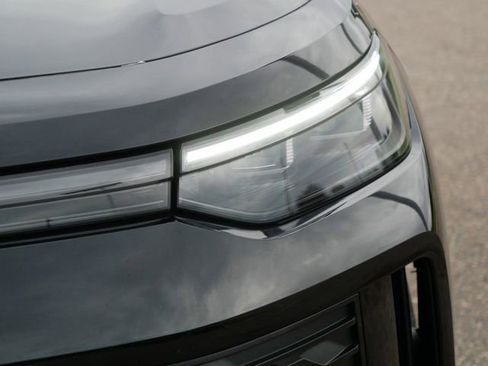 Certified 2025 Volkswagen Tiguan SE AWD/4WD image 10