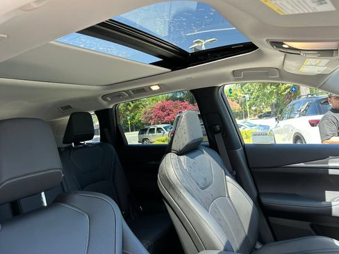 New 2027 INFINITI QX60 Luxe w/ Cargo Package FWD image 16