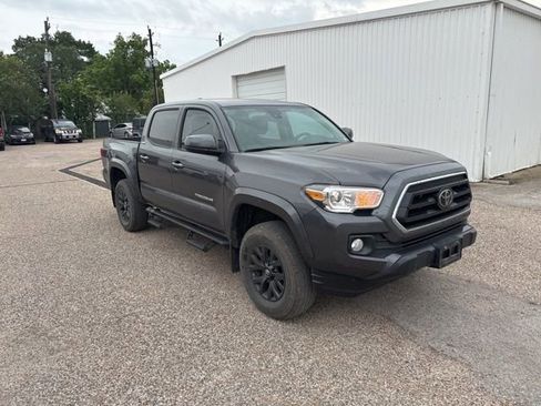 Used 2021 Toyota Tacoma SR5 RWD image 4