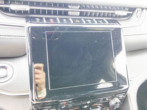 New 2025 Jeep Grand Cherokee Altitude image 21