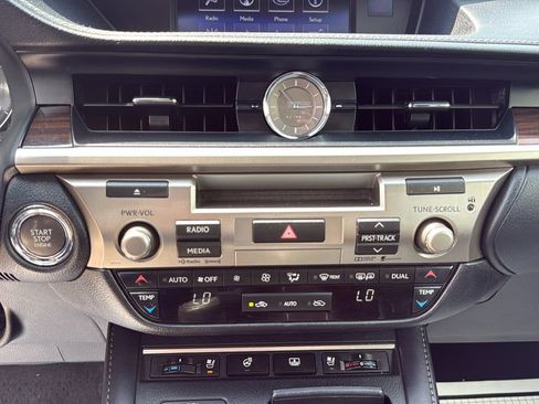 Used 2016 Lexus ES 350 w/ Luxury Package w/Wood Trim FWD image 25