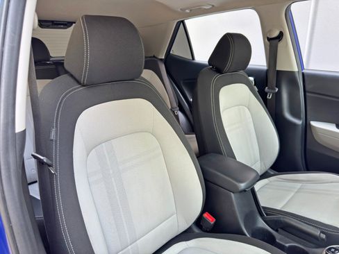 Used 2023 Hyundai Venue SEL FWD image 30