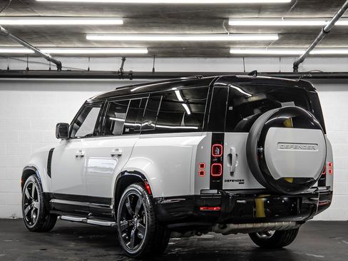 Used 2023 Land Rover Defender 130 X-Dynamic SE image 3