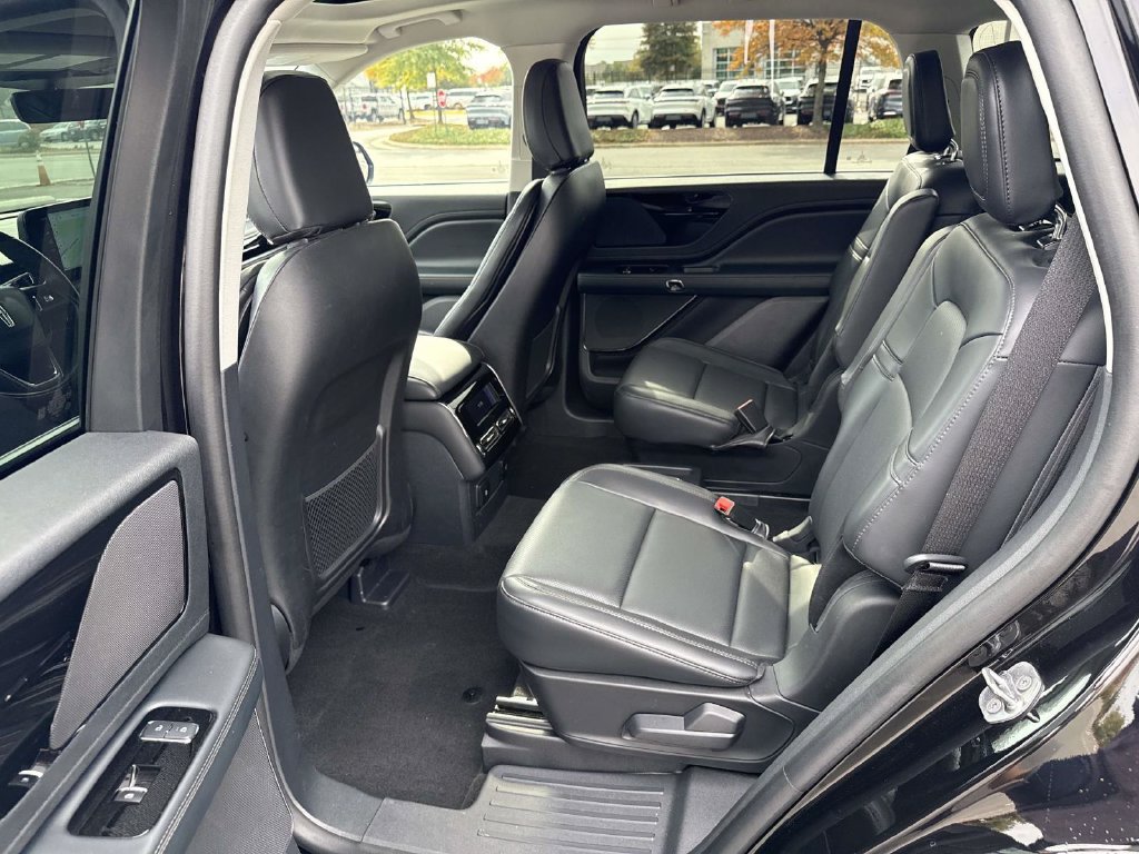Used 2025 Lincoln Aviator AWD image 10