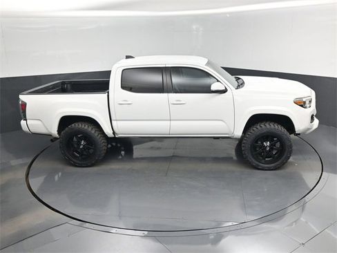 Used 2020 Toyota Tacoma TRD Off-Road image 41