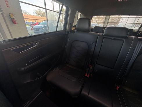 Used 2025 Volkswagen Atlas SE image 47