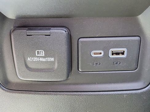 Used 2023 GMC Acadia SLE w/ Driver Convenience Package image 17