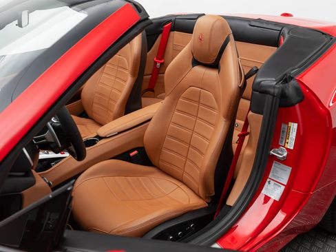 Certified 2016 Ferrari California T RWD image 18